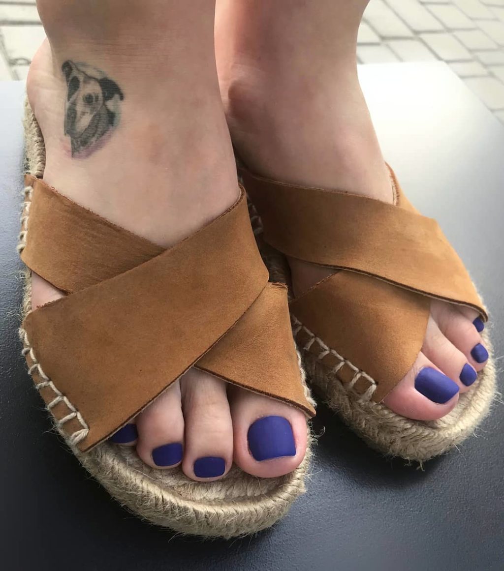 Модний зимовий педикюр 2020 року.Що буде у тренді цієї зими (101 фото) Модний зимовий педикюр 2020 року.Що буде у тренді цієї зими (101 фото)