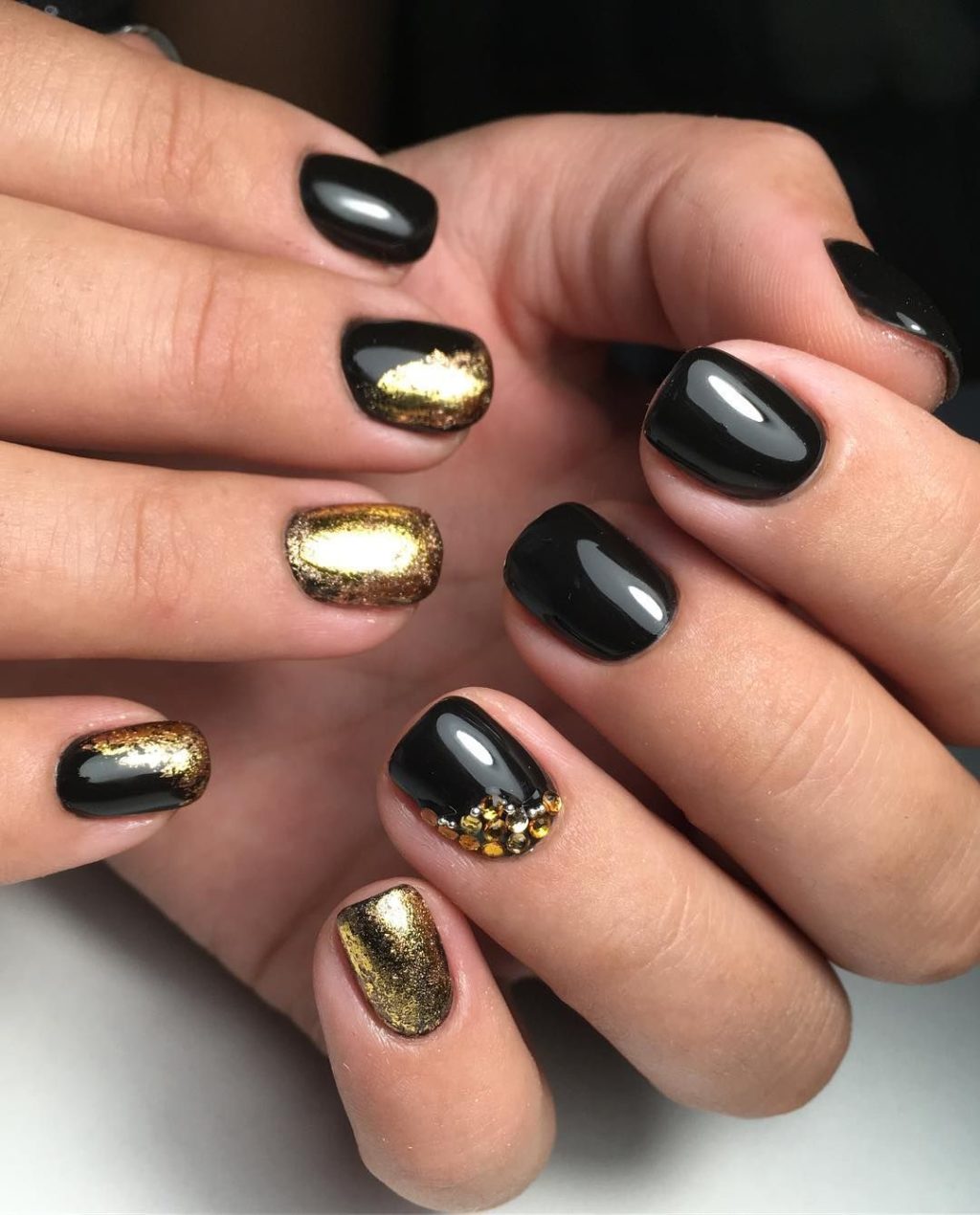 Модний зимовий манікюр 2020. Головні тренди зимового сезону (84 фото) Модний зимовий манікюр 2020. Головні тренди зимового сезону (84 фото)