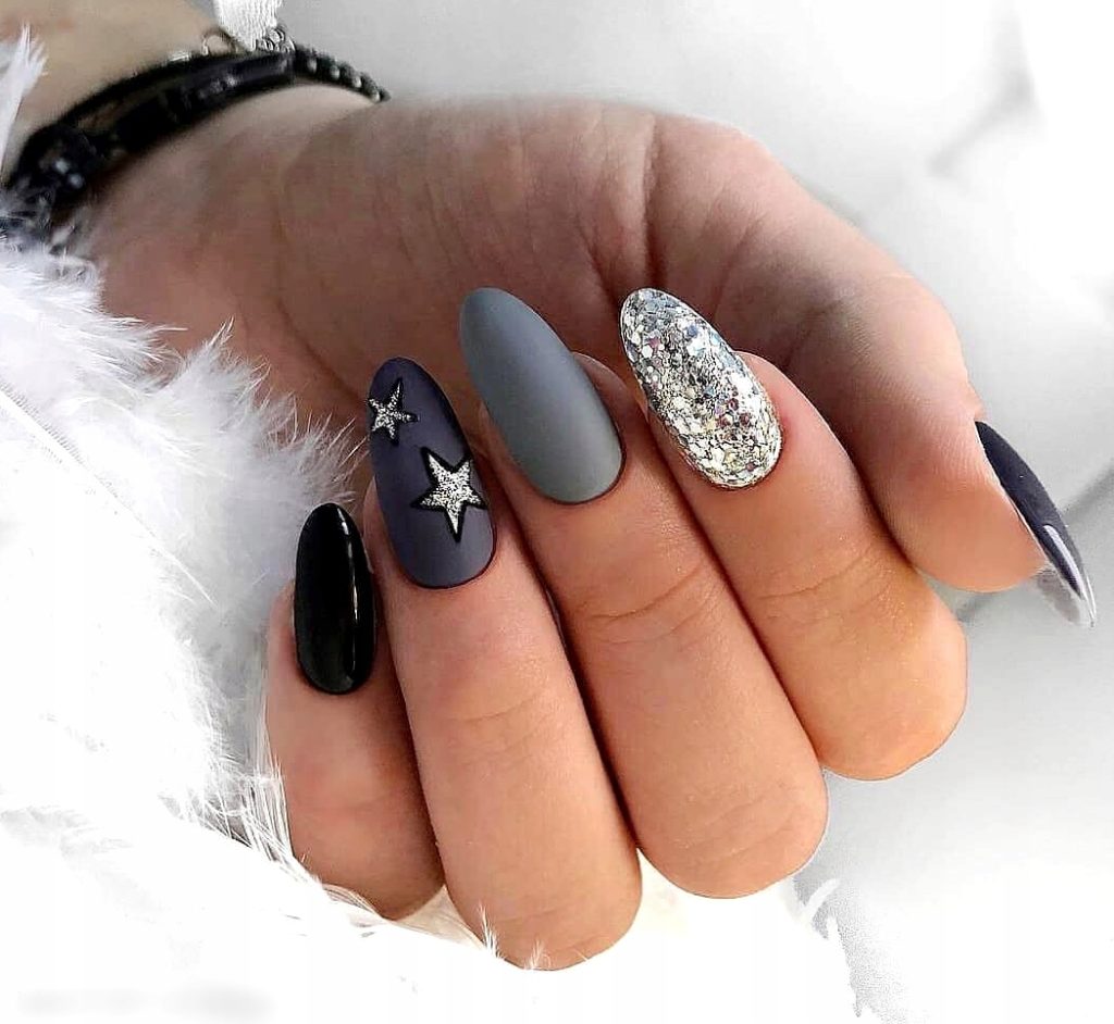 Модний зимовий манікюр 2020. Головні тренди зимового сезону (84 фото) Модний зимовий манікюр 2020. Головні тренди зимового сезону (84 фото)