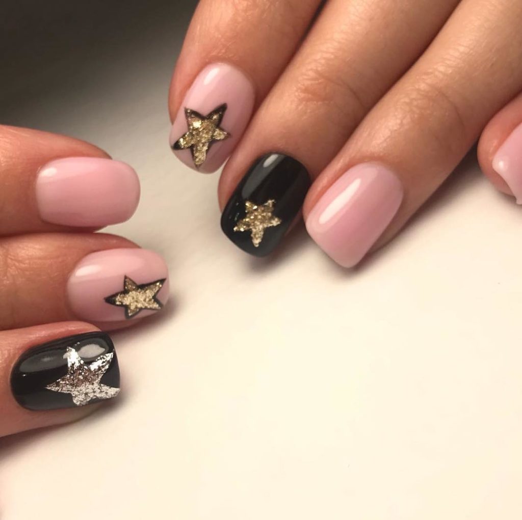 Модний зимовий манікюр 2020. Головні тренди зимового сезону (84 фото) Модний зимовий манікюр 2020. Головні тренди зимового сезону (84 фото)