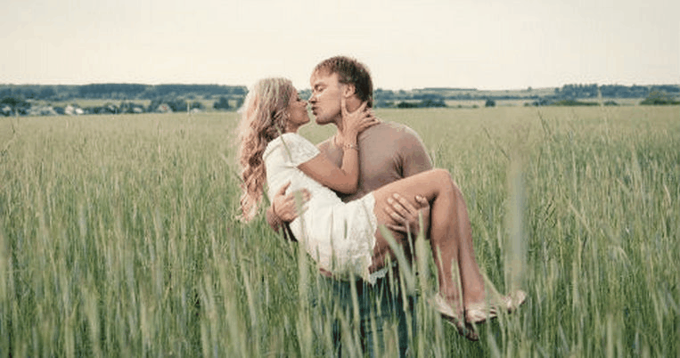 До чого сниться, що чоловік несе на руках — 40 точних трактувань сну