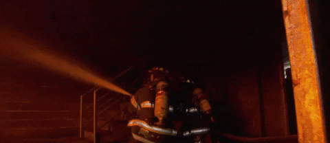 До чого сниться гасити пожежу або бачити, як його гасять — 40 значень сну