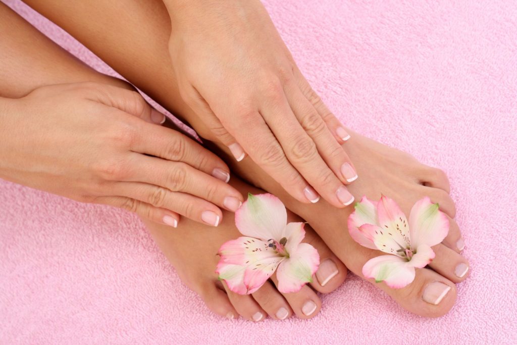 Модний зимовий педикюр 2020 року.Що буде у тренді цієї зими (101 фото) Модний зимовий педикюр 2020 року.Що буде у тренді цієї зими (101 фото)