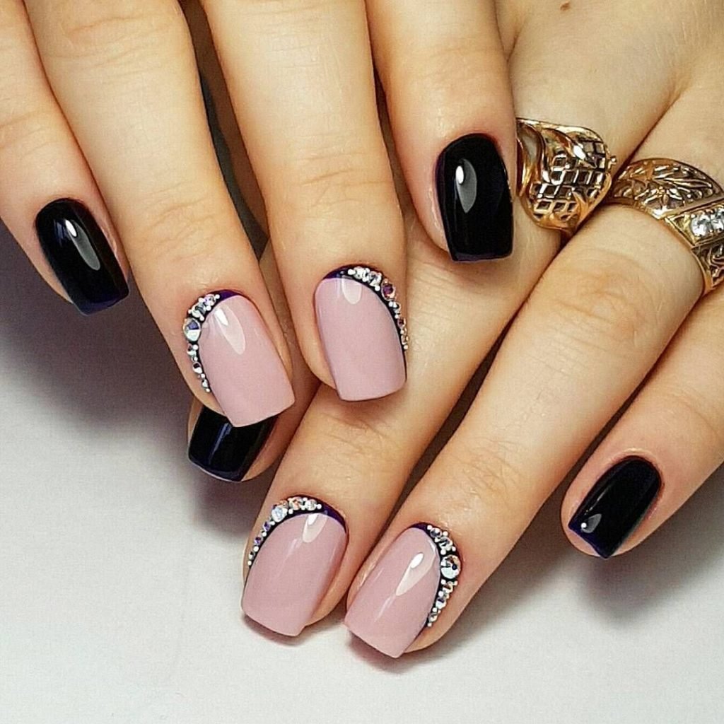 Модний зимовий манікюр 2020. Головні тренди зимового сезону (84 фото) Модний зимовий манікюр 2020. Головні тренди зимового сезону (84 фото)