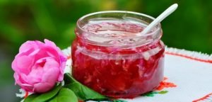 Варення із квітів: як заготовити саме незвичайне ласощі з пелюсток різних рослин