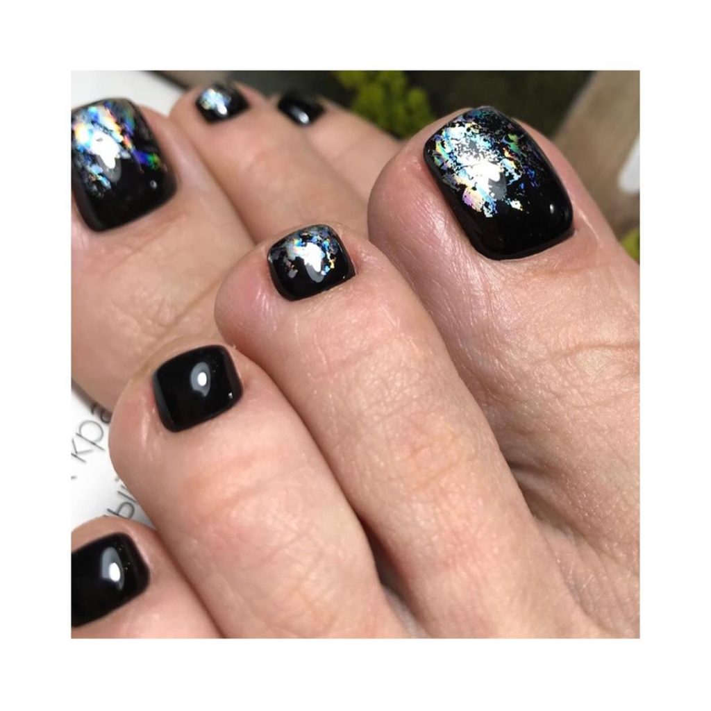 Модний зимовий педикюр 2020 року.Що буде у тренді цієї зими (101 фото) Модний зимовий педикюр 2020 року.Що буде у тренді цієї зими (101 фото)