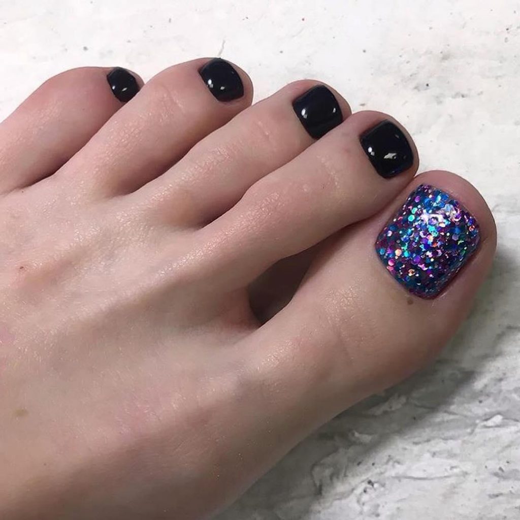 Модний зимовий педикюр 2020 року.Що буде у тренді цієї зими (101 фото) Модний зимовий педикюр 2020 року.Що буде у тренді цієї зими (101 фото)