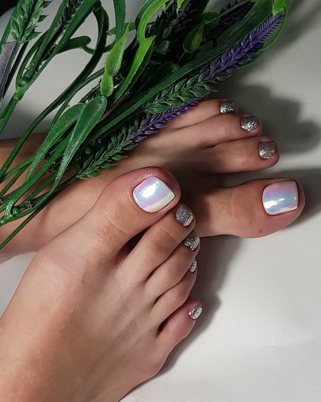 Модний зимовий педикюр 2020 року.Що буде у тренді цієї зими (101 фото) Модний зимовий педикюр 2020 року.Що буде у тренді цієї зими (101 фото)