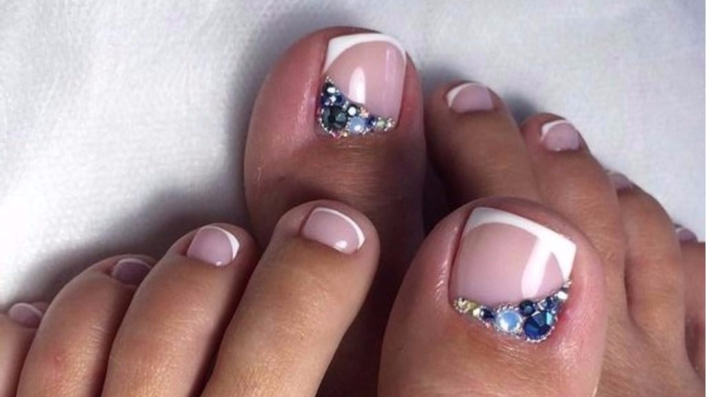 Модний зимовий педикюр 2020 року.Що буде у тренді цієї зими (101 фото) Модний зимовий педикюр 2020 року.Що буде у тренді цієї зими (101 фото)