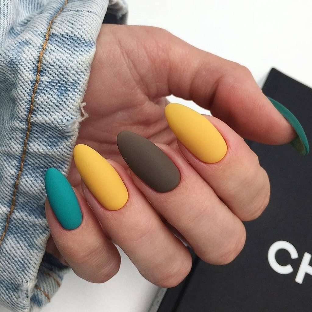 Модний осінній манікюр 2020. Головні тренди річного манікюру (87 фото) Модний осінній манікюр 2020. Головні тренди річного манікюру (87 фото)