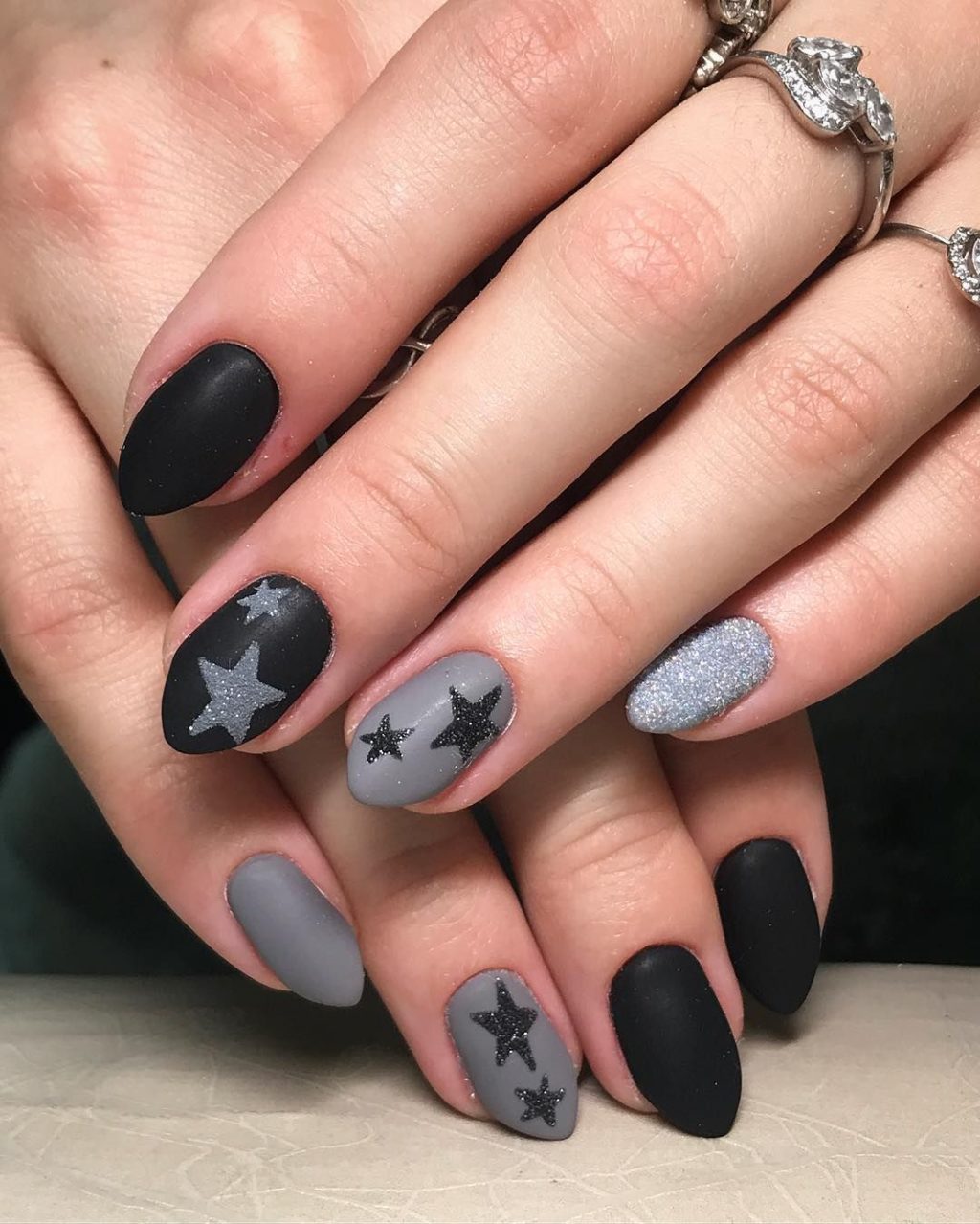 Модний зимовий манікюр 2020. Головні тренди зимового сезону (84 фото) Модний зимовий манікюр 2020. Головні тренди зимового сезону (84 фото)