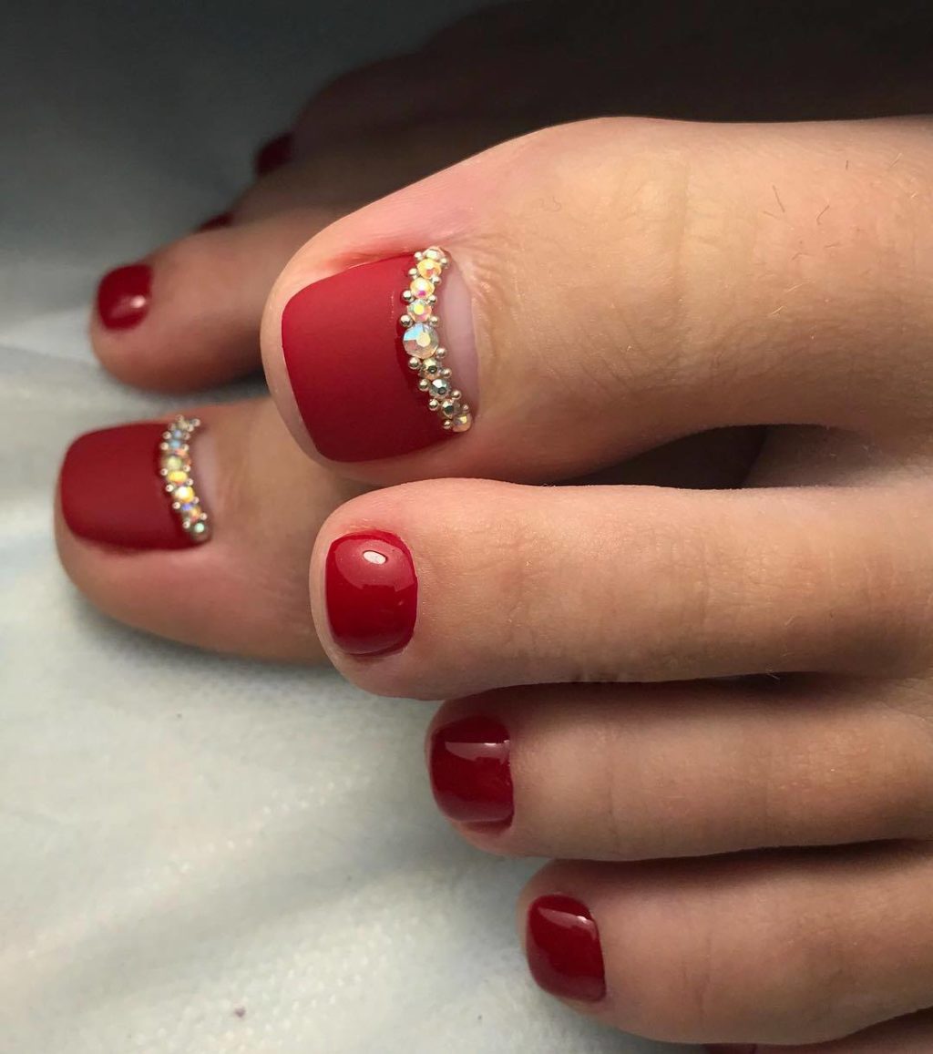 Модний зимовий педикюр 2020 року.Що буде у тренді цієї зими (101 фото) Модний зимовий педикюр 2020 року.Що буде у тренді цієї зими (101 фото)