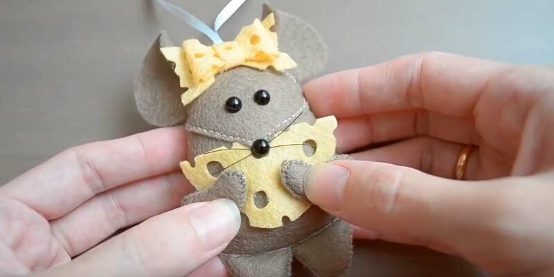 Мишка з фетру своїми руками з викрійками — символ 2020 року Мишка з фетру своїми руками з викрійками — символ 2020 року