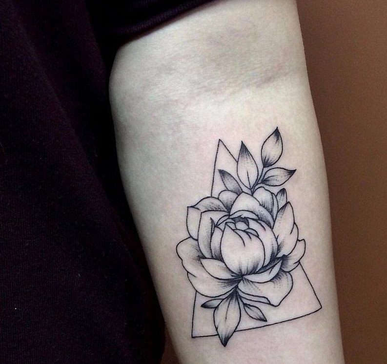 Жіночі тату в чорно білому варіанті кращі ідеї! (68 фото) Жіночі тату в чорно білому варіанті кращі ідеї! (68 фото)