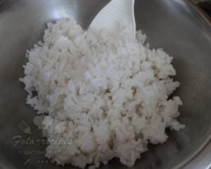 Як приготувати тефтелі з фаршу з рисом на сковороді