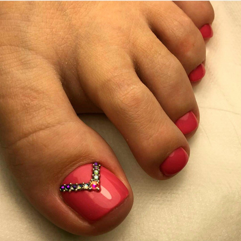 Яскравий літній педикюр 2020 року:модні тренди та новинки (102 фото) Яскравий літній педикюр 2020 року:модні тренди та новинки (102 фото)