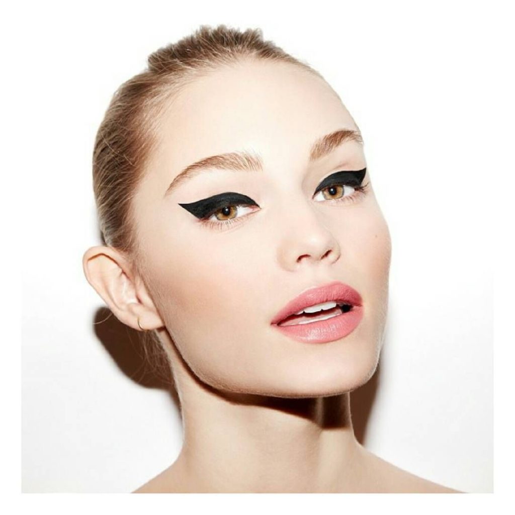 Модний зимовий макіяж 2020. Основні тренди (83 фото) Модний зимовий макіяж 2020. Основні тренди (83 фото)