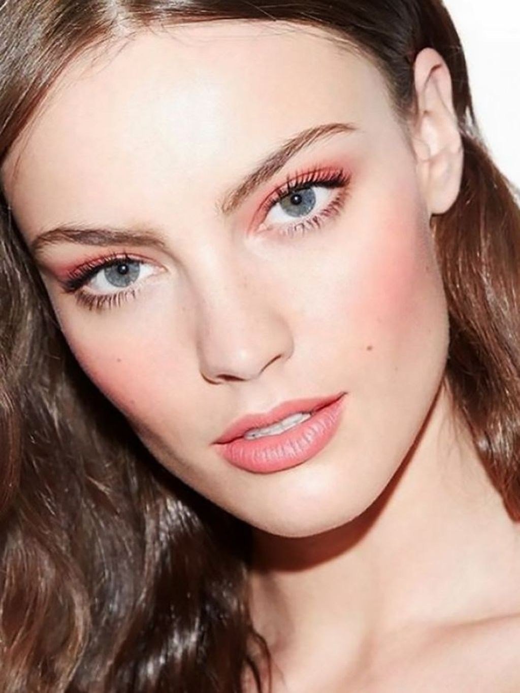 Модний зимовий макіяж 2020. Основні тренди (83 фото) Модний зимовий макіяж 2020. Основні тренди (83 фото)