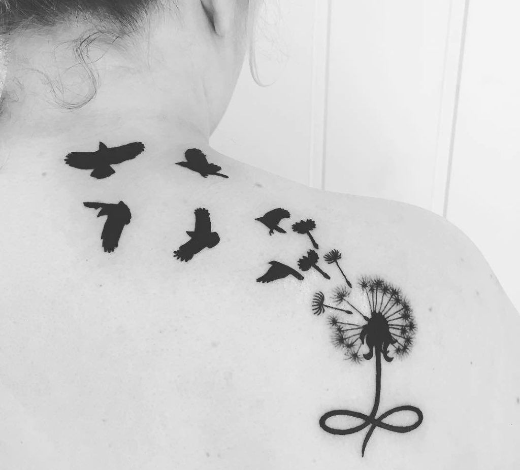 Жіночі тату в чорно білому варіанті кращі ідеї! (68 фото) Жіночі тату в чорно білому варіанті кращі ідеї! (68 фото)