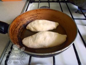 Рецепт смажених пиріжків з капустою і грибами на сковорідці