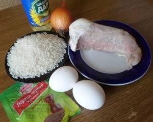 Як приготувати тефтелі з фаршу з рисом на сковороді