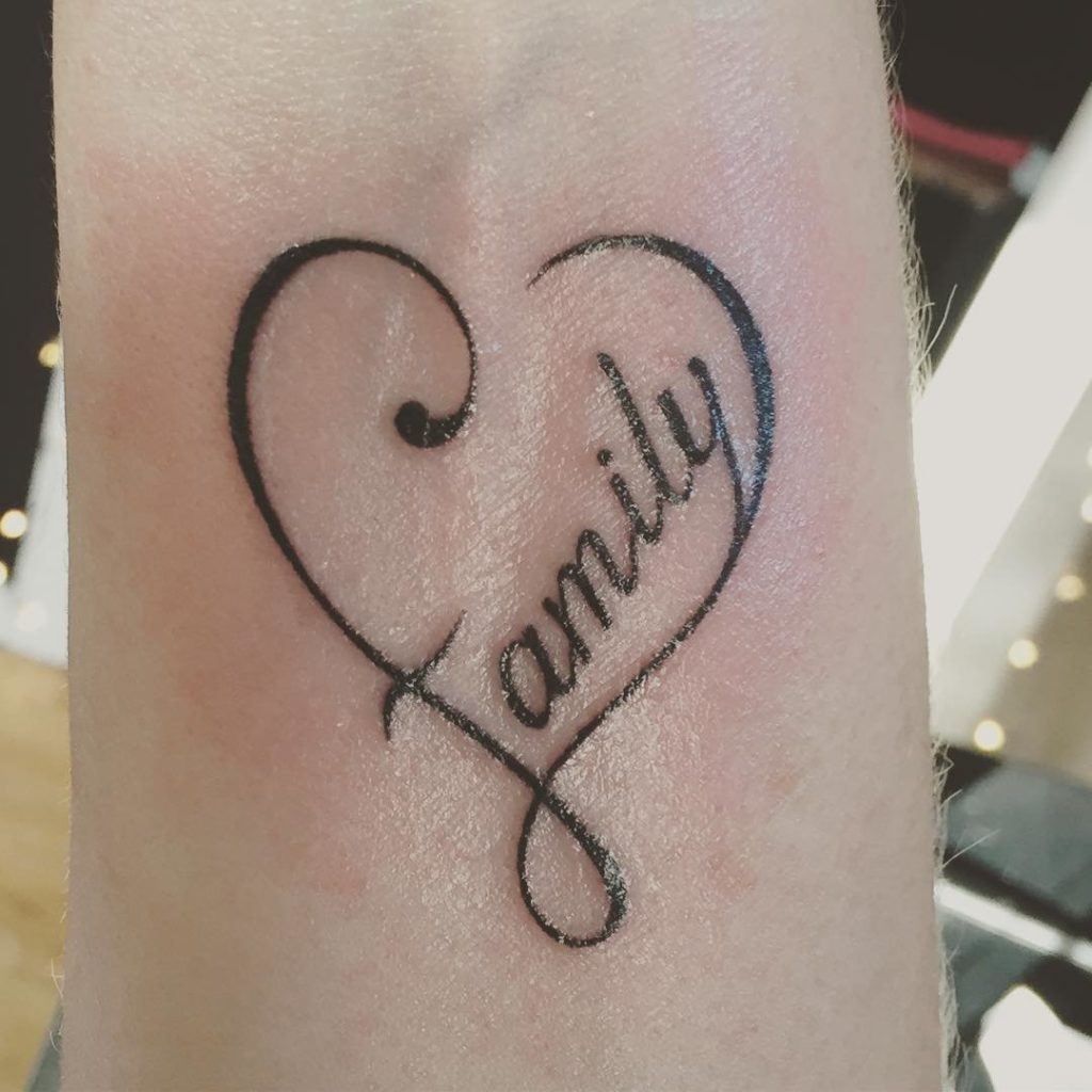 Жіночі тату в чорно білому варіанті кращі ідеї! (68 фото) Жіночі тату в чорно білому варіанті кращі ідеї! (68 фото)