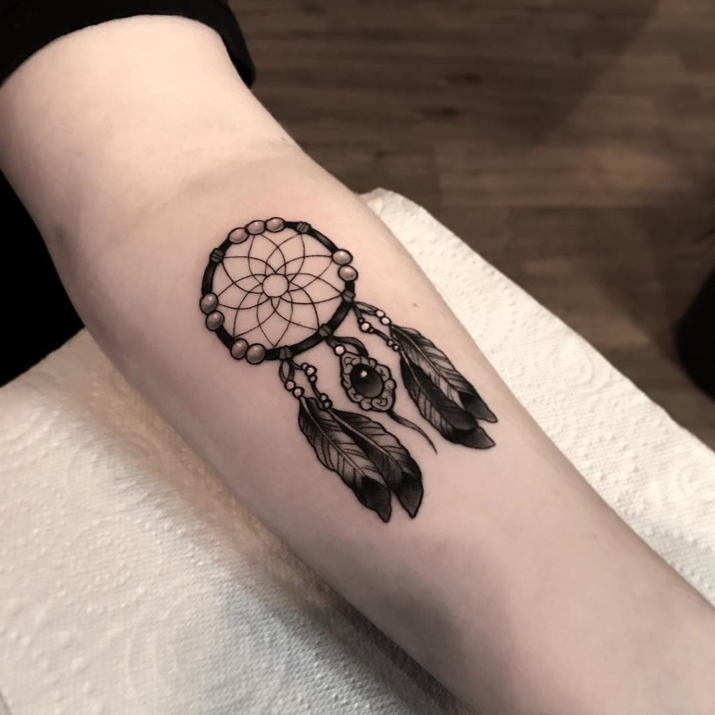 Жіночі тату в чорно білому варіанті кращі ідеї! (68 фото) Жіночі тату в чорно білому варіанті кращі ідеї! (68 фото)