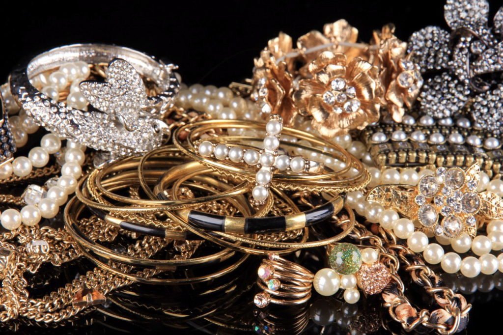 Прикраси з біжутерії своїми руками