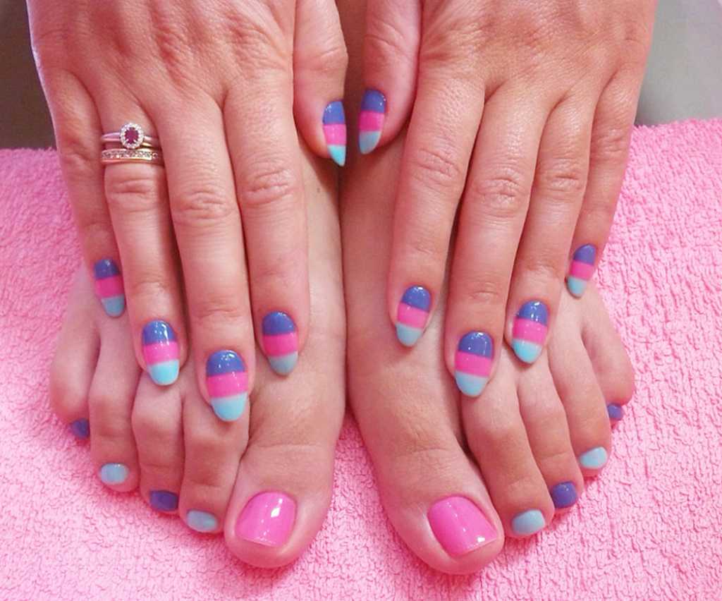 Яскравий літній педикюр 2020 року:модні тренди та новинки (102 фото) Яскравий літній педикюр 2020 року:модні тренди та новинки (102 фото)