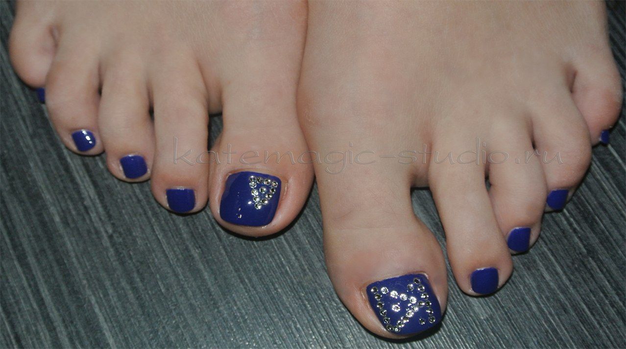 Яскравий літній педикюр 2020 року:модні тренди та новинки (102 фото) Яскравий літній педикюр 2020 року:модні тренди та новинки (102 фото)