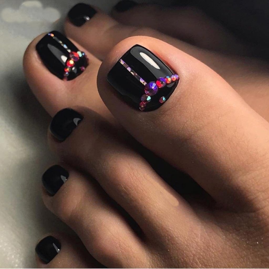 Яскравий літній педикюр 2020 року:модні тренди та новинки (102 фото) Яскравий літній педикюр 2020 року:модні тренди та новинки (102 фото)