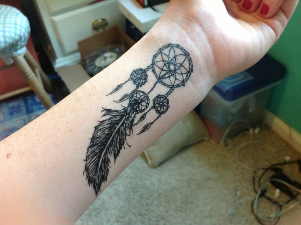 Жіночі тату в чорно білому варіанті кращі ідеї! (68 фото) Жіночі тату в чорно білому варіанті кращі ідеї! (68 фото)