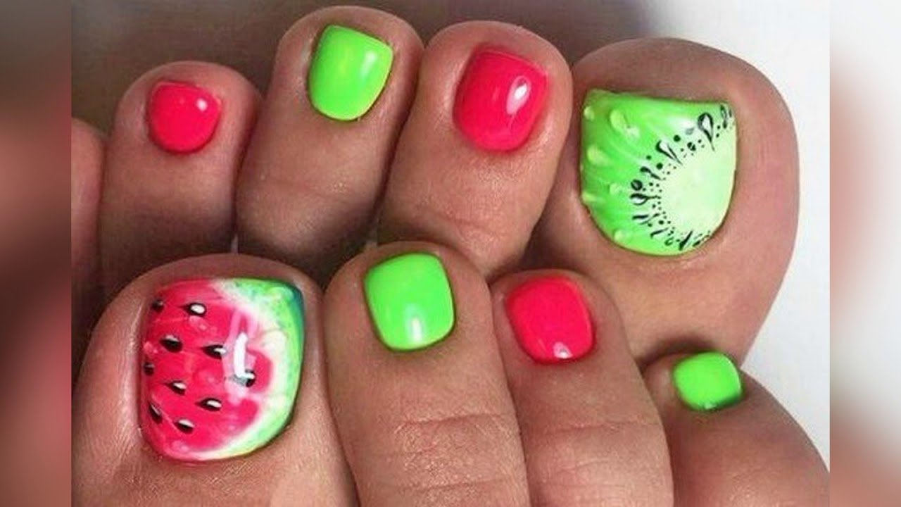 Яскравий літній педикюр 2020 року:модні тренди та новинки (102 фото) Яскравий літній педикюр 2020 року:модні тренди та новинки (102 фото)