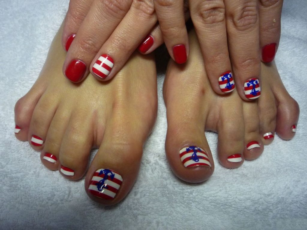 Яскравий літній педикюр 2020 року:модні тренди та новинки (102 фото) Яскравий літній педикюр 2020 року:модні тренди та новинки (102 фото)