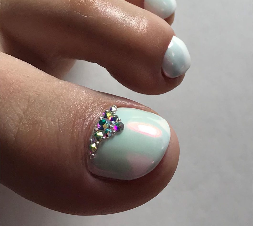 Яскравий літній педикюр 2020 року:модні тренди та новинки (102 фото) Яскравий літній педикюр 2020 року:модні тренди та новинки (102 фото)