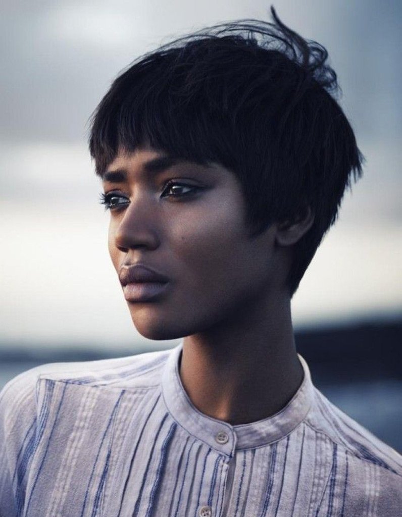 Модні стрижки та зачіски зими 2020 (85 фото) Модні стрижки та зачіски зими 2020 (85 фото)