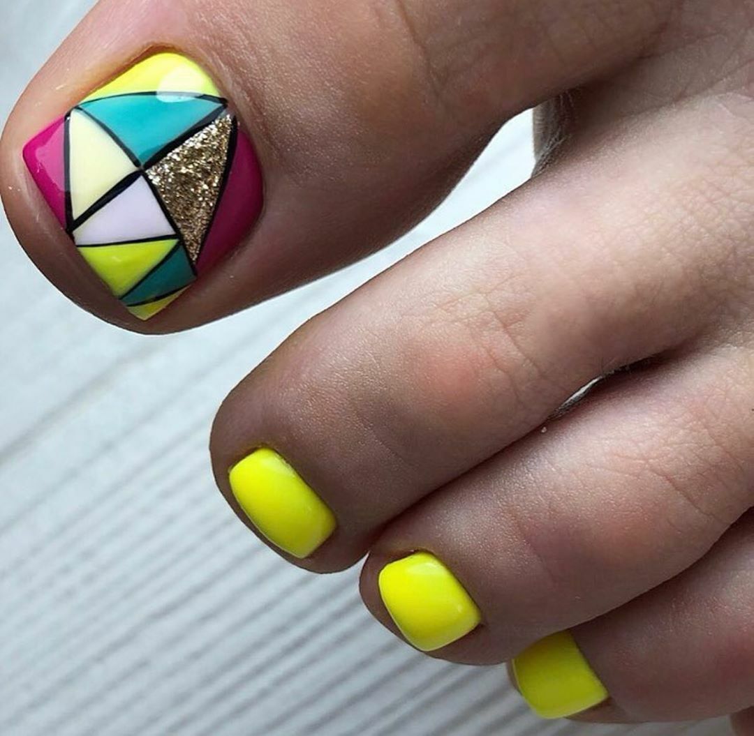 Яскравий літній педикюр 2020 року:модні тренди та новинки (102 фото) Яскравий літній педикюр 2020 року:модні тренди та новинки (102 фото)