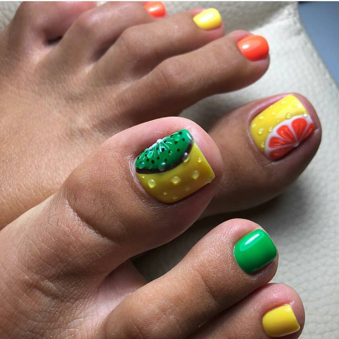 Яскравий літній педикюр 2020 року:модні тренди та новинки (102 фото) Яскравий літній педикюр 2020 року:модні тренди та новинки (102 фото)