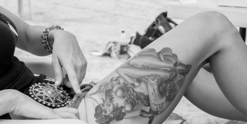 Жіночі тату в чорно білому варіанті кращі ідеї! (68 фото) Жіночі тату в чорно білому варіанті кращі ідеї! (68 фото)