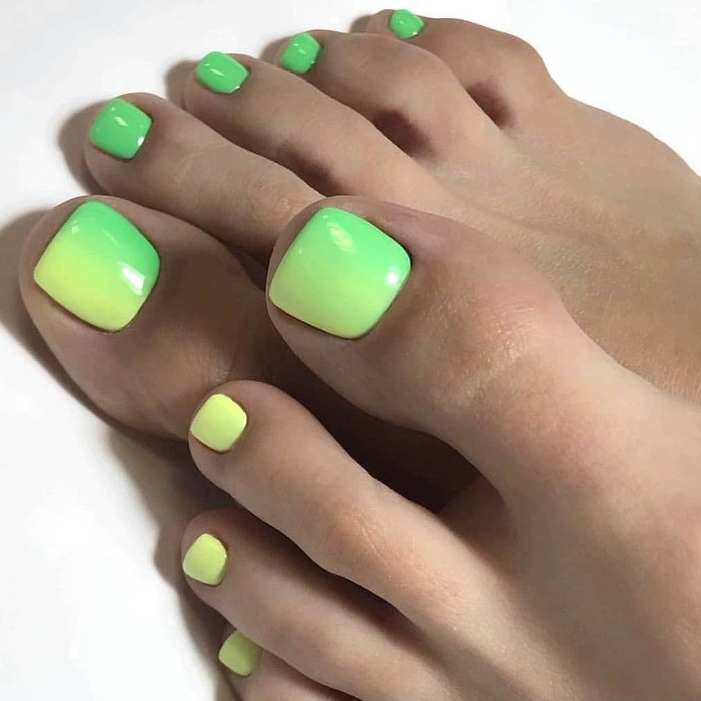 Яскравий літній педикюр 2020 року:модні тренди та новинки (102 фото) Яскравий літній педикюр 2020 року:модні тренди та новинки (102 фото)