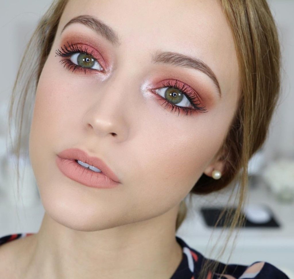 Модний зимовий макіяж 2020. Основні тренди (83 фото) Модний зимовий макіяж 2020. Основні тренди (83 фото)
