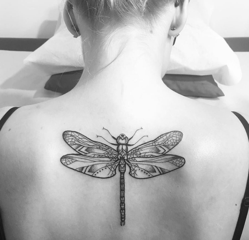 Жіночі тату в чорно білому варіанті кращі ідеї! (68 фото) Жіночі тату в чорно білому варіанті кращі ідеї! (68 фото)