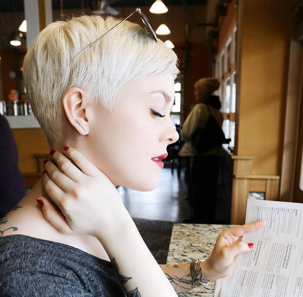 Модні стрижки та зачіски зими 2020 (85 фото) Модні стрижки та зачіски зими 2020 (85 фото)