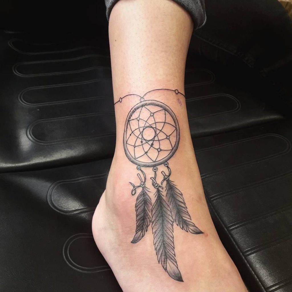 Жіночі тату в чорно білому варіанті кращі ідеї! (68 фото) Жіночі тату в чорно білому варіанті кращі ідеї! (68 фото)