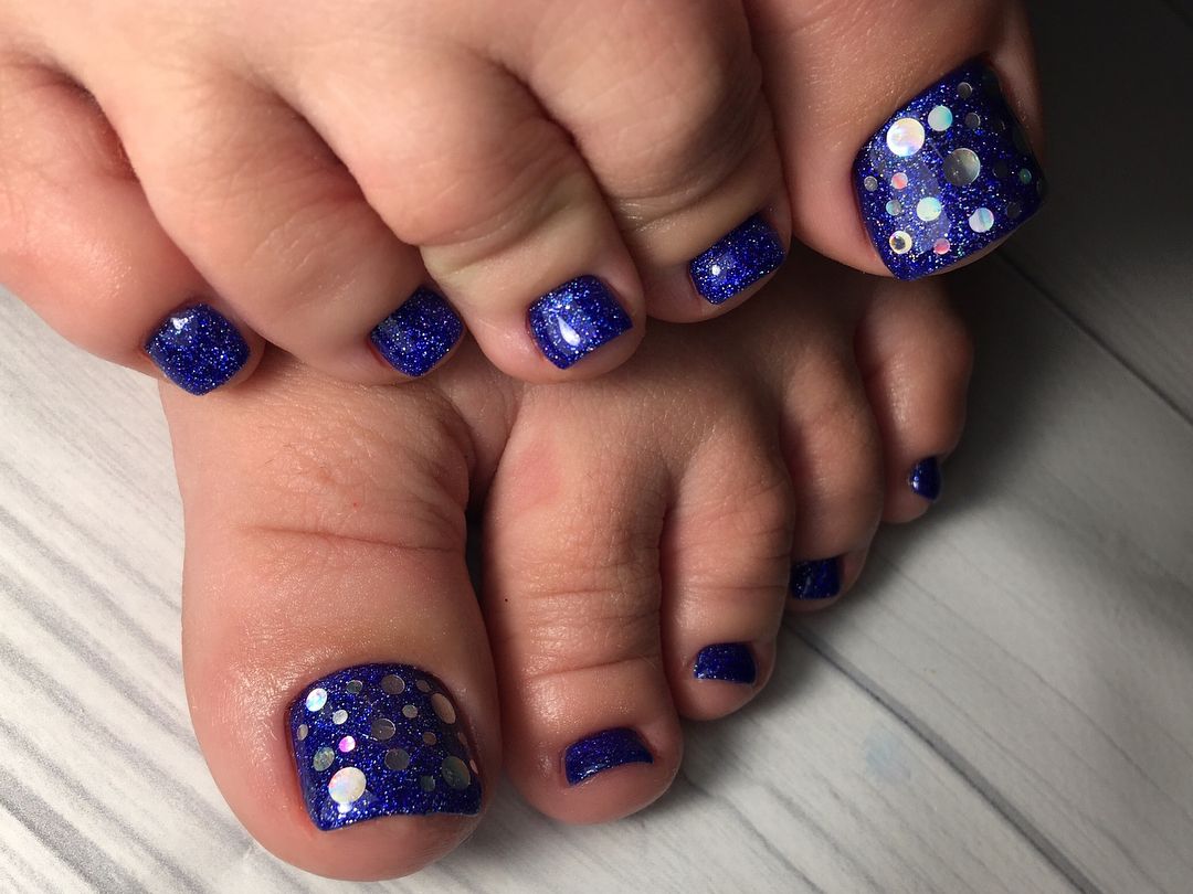 Яскравий літній педикюр 2020 року:модні тренди та новинки (102 фото) Яскравий літній педикюр 2020 року:модні тренди та новинки (102 фото)