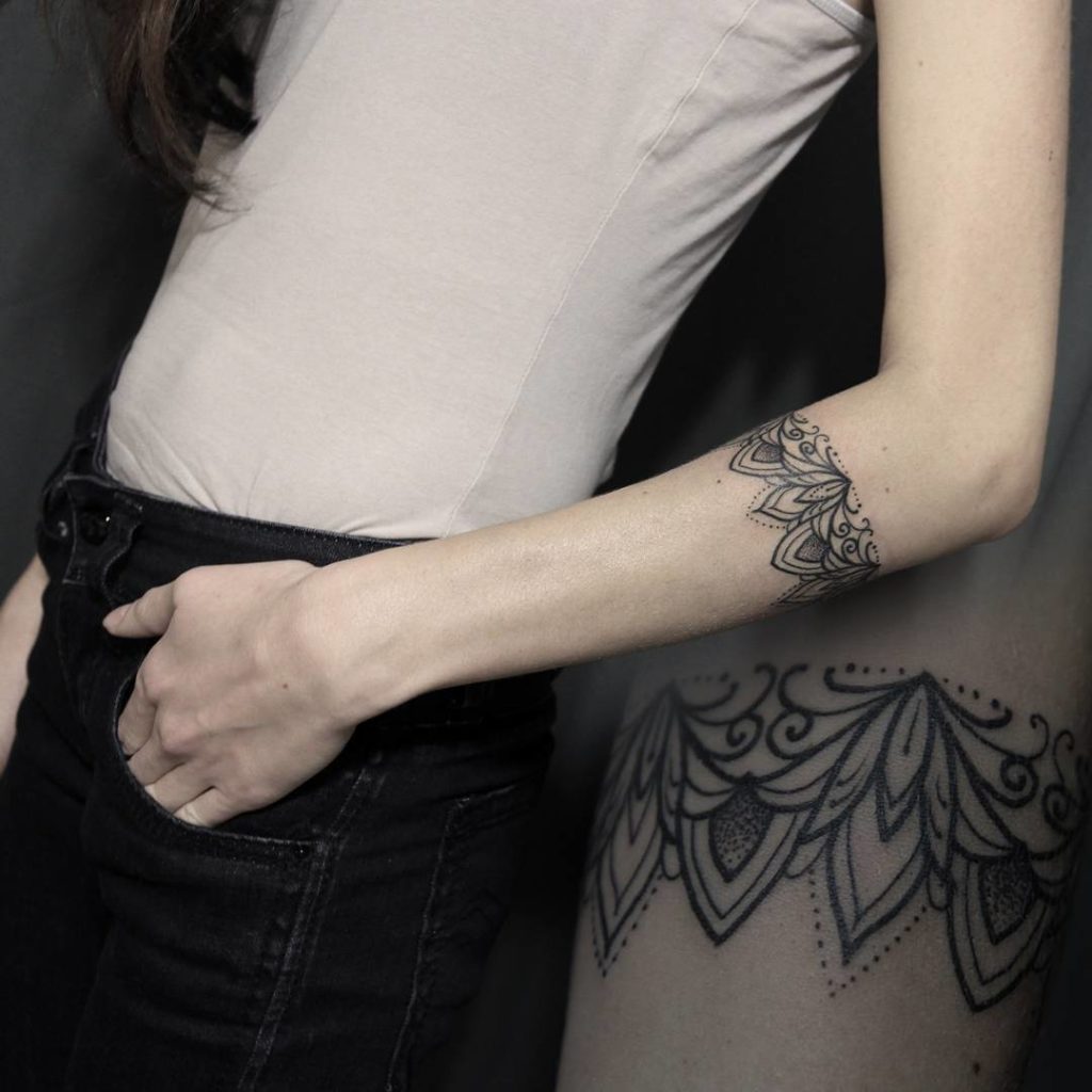 Жіночі тату в чорно білому варіанті кращі ідеї! (68 фото) Жіночі тату в чорно білому варіанті кращі ідеї! (68 фото)