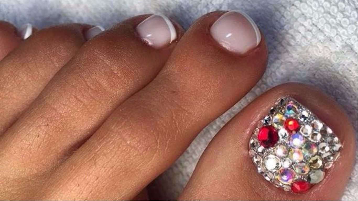 Модний педикюр 2020 року:головні тренди та новинки(150 фото)