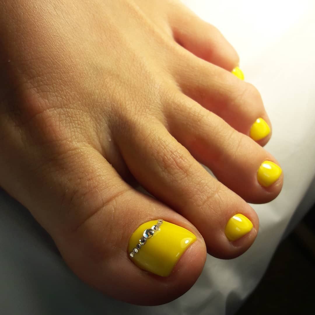 Модний педикюр 2020 року:головні тренди та новинки(150 фото)