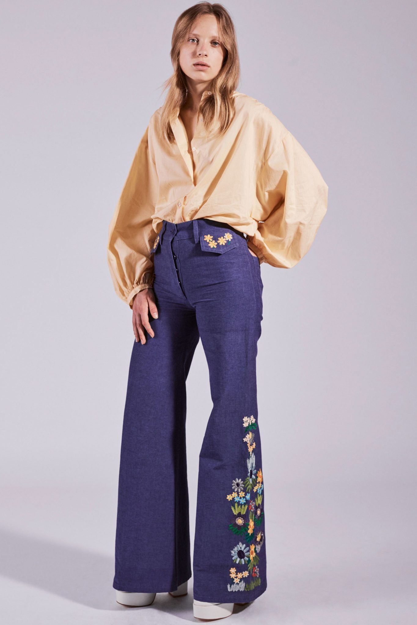 З чим носити джинси кльош (48 фото)