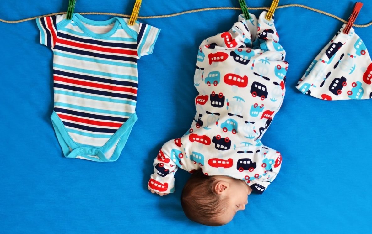 Як і чим прати речі новонароджених